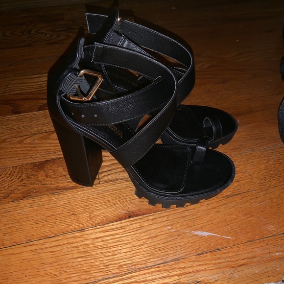 Fashion Nova - Breaking Ground Heels - Picture 3 of 6